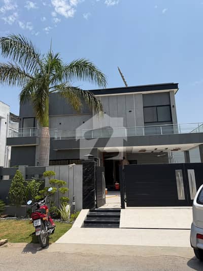 1 KANAL ELEGANT & FULLY MAINTAINED SUPER HOT LOCATED BUNGALOW NEAR TO DOLMEN MALL IS AVAILABLE IN DHA, LAHORE | 7 ACs INSTALLED