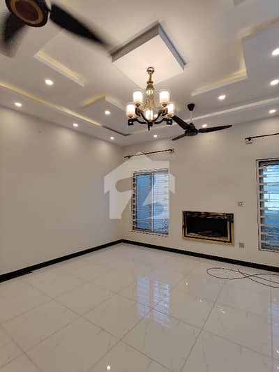 14 MARLA Brand New GOOD CONDITION Upper PORTION FOR RENT MULTIGARDEN B17 BLOCK D