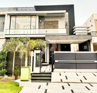 بحریہ ٹاؤن سیکٹر ای بحریہ ٹاؤن,لاہور میں 5 کمروں کا 10 مرلہ مکان 1.4 لاکھ میں کرایہ پر دستیاب ہے۔