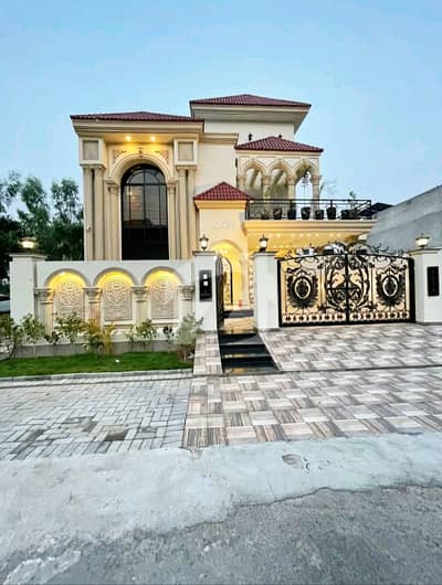 بحریہ ٹاؤن سیکٹر ای بحریہ ٹاؤن,لاہور میں 5 کمروں کا 10 مرلہ مکان 1.25 لاکھ میں کرایہ پر دستیاب ہے۔
