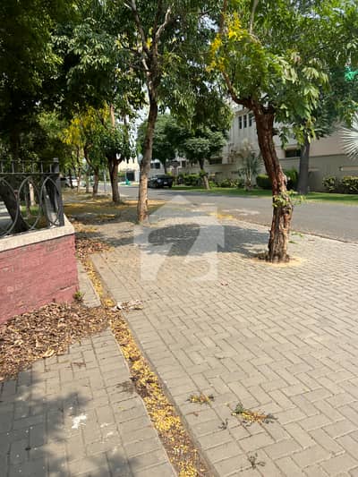 ڈی ایچ اے فیز 5 ڈیفنس (ڈی ایچ اے),لاہور میں 3 کنال رہائشی پلاٹ 24.38 کروڑ میں برائے فروخت۔