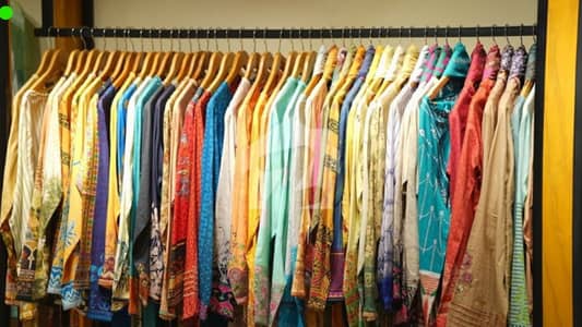 F-7 Markaz Shop For sale Sized 300 Square Feet