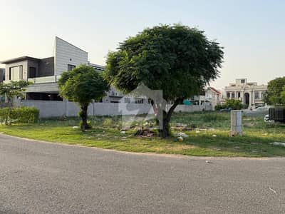 ڈی ایچ اے فیز 6 - بلاک ایف فیز 6,ڈیفنس (ڈی ایچ اے),لاہور میں 1 کنال رہائشی پلاٹ 6.65 کروڑ میں برائے فروخت۔