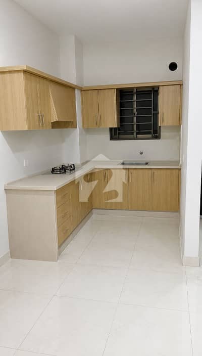 Falaknaz Twin Tower (2 Bedrooms Drawing And Dining (1150 SQFT) Available For Rent