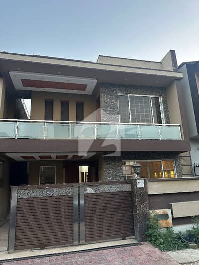 Sale - 10 Marla house like brand new in Bahria town phase 3
