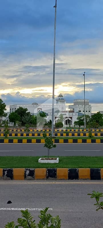 فالکن کمپلیکس - اے ایف او ایچ ایس ملیر کنٹونمنٹ,کینٹ,کراچی میں 3 کمروں کا 1 کنال زیریں پورشن 1.6 لاکھ میں کرایہ پر دستیاب ہے۔