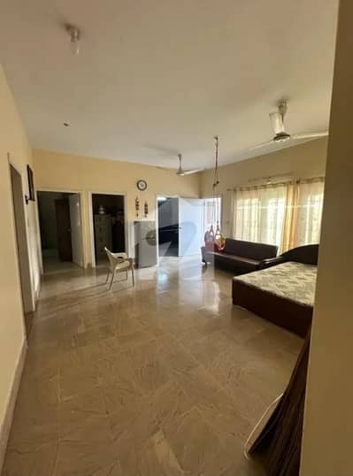 420gaz 3 bed dd 2 side corner west open portion with roof and also Servant room available on roof