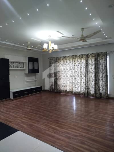 20 Marla Beautiful Upper Portion With Separate Gate And 2-Car Parking