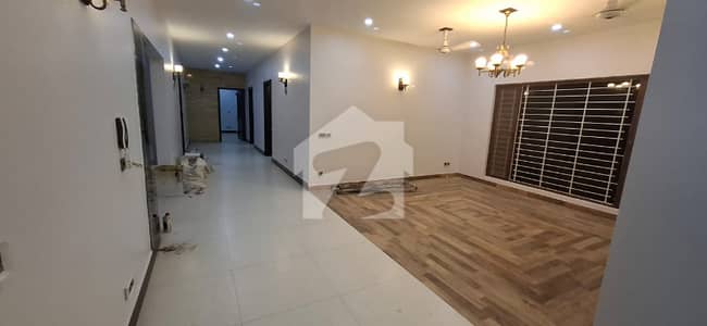ڈی ایچ اے فیز 8 ڈی ایچ اے ڈیفینس,کراچی میں 3 کمروں کا 1 کنال بالائی پورشن 2.6 لاکھ میں کرایہ پر دستیاب ہے۔
