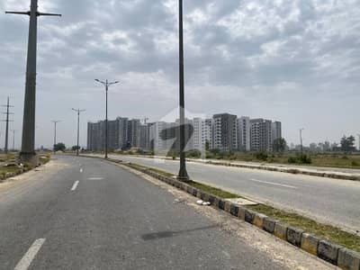 عسکری 12 ڈی ایچ اے فیز9 پریزم,ڈی ایچ اے ڈیفینس,لاہور میں 4 کمروں کا 12 مرلہ فلیٹ 3.65 کروڑ میں برائے فروخت۔