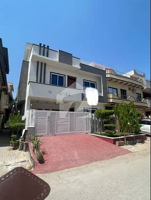 8 marla corner house in mint condition house for sale in G-13 Islamabad