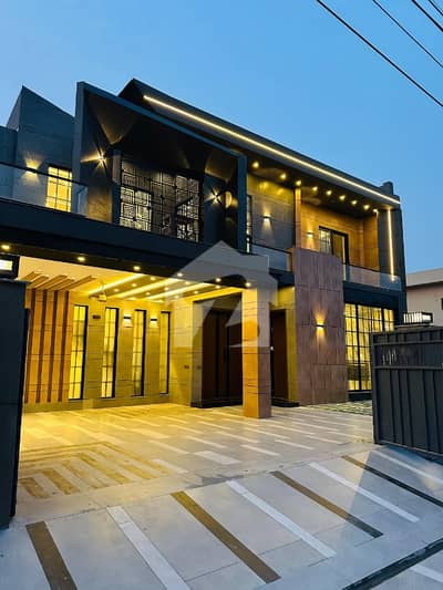ENTERTAINER'S DREAM! 1 KANAL LUXURY HOUSE WITH CINEMA HALL FOR SALE | Wapda Town, Lahore