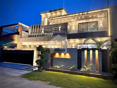 واپڈا ٹاؤن لاہور میں 5 کمروں کا 1 کنال مکان 8.5 کروڑ میں برائے فروخت۔