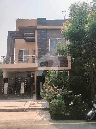 بحریہ نشیمن لاہور میں 3 کمروں کا 5 مرلہ مکان 65.0 ہزار میں کرایہ پر دستیاب ہے۔