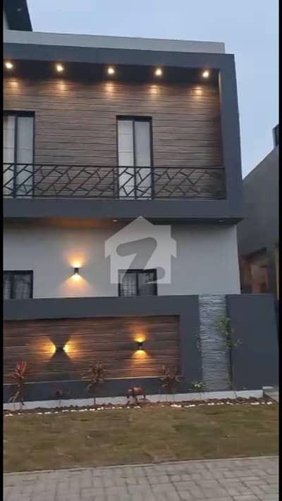 9 Marla Luxury New House For Sale