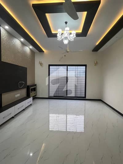 9 Marla Luxury New House For Sale