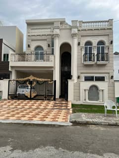 10 Marla New Luxury House For Sale 10 Marla New Luxury House For Sale