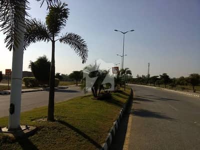 بینکرس ایوینیو کوآپریٹو ہاؤسنگ سوسائٹی لاہور میں 1 کنال رہائشی پلاٹ 3.6 کروڑ میں برائے فروخت۔