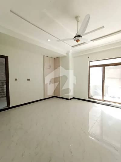 03 BEDROOM UNFURNISHED APARTMENT AVAILABLE FOR RENT IN REASONABLE PRICE AT GULBERG GREEN ISLAMABAD