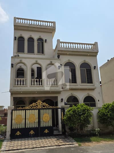 لیک سٹی رائیونڈ روڈ,لاہور میں 5 کمروں کا 7 مرلہ مکان 2.95 کروڑ میں برائے فروخت۔