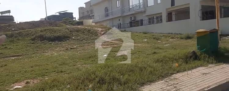 1 KANAL PLOT 2 SIDE OPEN 50 FEET ROAD NEAT PARK AND STATUE OF LIBERTY FOR SALE D BLOCK