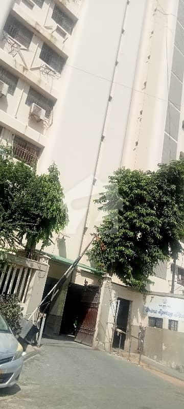 فریرے ٹاؤن کراچی میں 3 کمروں کا 10 مرلہ فلیٹ 5.3 کروڑ میں برائے فروخت۔