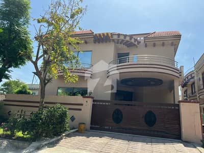I-8 40x80. tarple story House Available For Rent More Options Available. Schools purpose Big garden near i-8 markaz