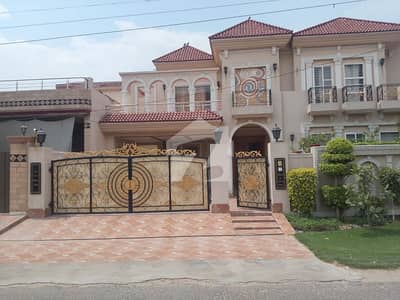 1 Kanal Luxury House for Sale in Wapda Town Phase 1 Hot Location