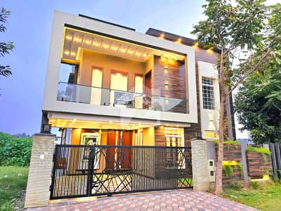 Luxurious 15 Marla House In Bahria Overseas
