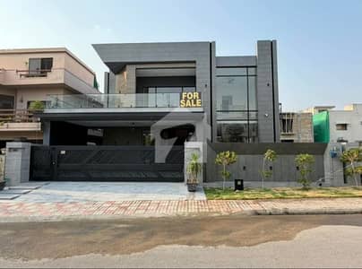 1 Kanal Elegant Designer House Up For Sale