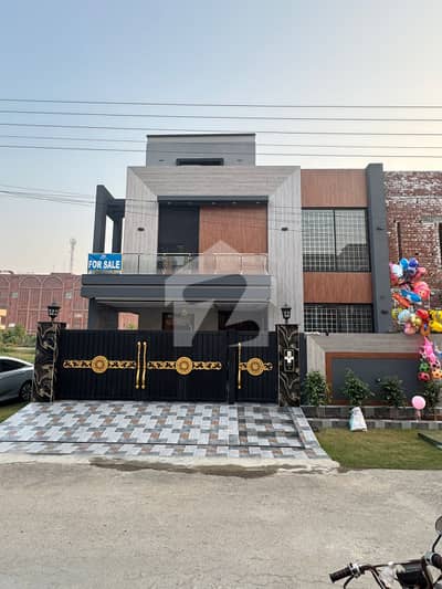 جوبلی ٹاؤن ۔ بلاک بی جوبلی ٹاؤن,لاہور میں 6 کمروں کا 10 مرلہ مکان 4.0 کروڑ میں برائے فروخت۔