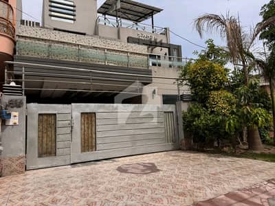 جوہر ٹاؤن فیز 2 جوہر ٹاؤن,لاہور میں 6 کمروں کا 12 مرلہ مکان 6.25 کروڑ میں برائے فروخت۔