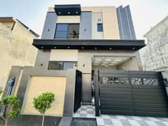 AA Block-5 Marla Beautiful Ultra Modern Brand New Double Storey House For Sale In Central Park Lahore With 6 KVA Solar System Installed