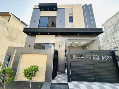 AA Block-5 Marla Beautiful Ultra Modern Brand New Double Storey House For Sale In Central Park Lahore With 6 KVA Solar System Installed