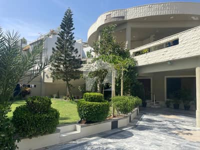 1000 Yards Luxury Bungalow Located In A Prime Street Location In Sehar