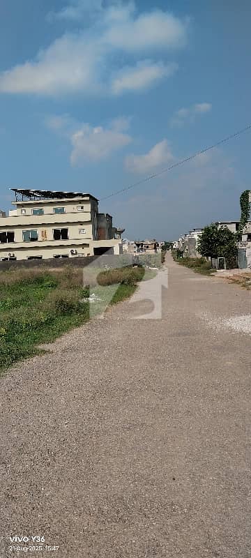 g15/3 possession proper corner plot for Sale Size 5 Marla 70 feet road corner