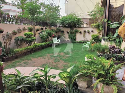 600 Sq yard bungalow available for sale in Gulshan-e-Iqbal Block 7