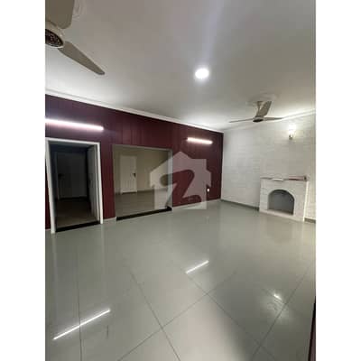 جی ۔ 10 اسلام آباد میں 5 کمروں کا 1 کنال مکان 3.35 لاکھ میں کرایہ پر دستیاب ہے۔