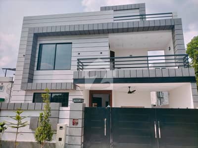 10 Marla Beutiful Brand New House For Sale In Sukh Chayn Gardens Lahore