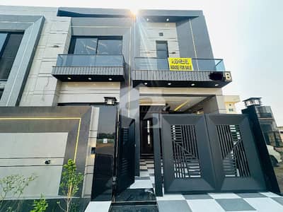 B BLOCK 5 MARLA BRAND NEW DOUBLE STOREY HOUSE FOR SALE IN CENTRAL PARK LAHORE