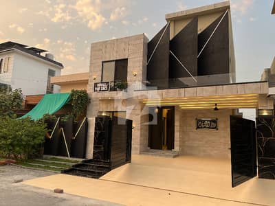 10 Marla Ultra Modern Designer's House For Sale In Central Park Lahore