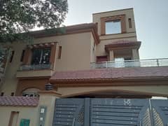 بحریہ ٹاؤن سیکٹر سی بحریہ ٹاؤن,لاہور میں 5 کمروں کا 10 مرلہ مکان 3.3 کروڑ میں برائے فروخت۔