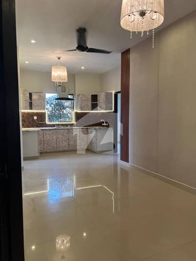 benglow facing 3 bedroom attached washroom outclass on rent