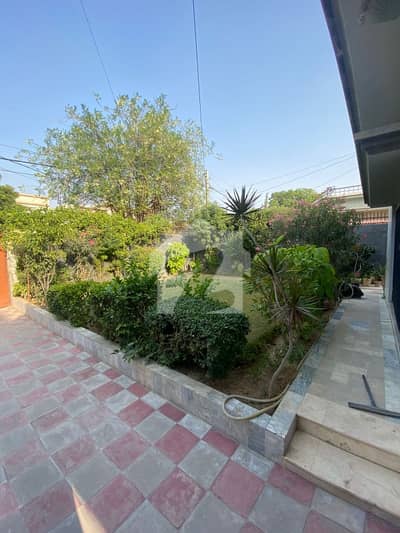 500 Yards Bungalow For Sale in Phase 5
