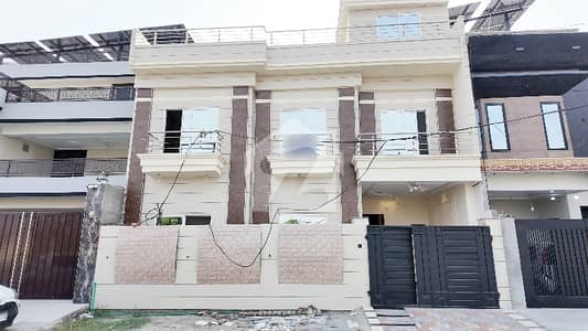 Prime Location 5 Marla House In Central Metro City For sale