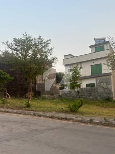 بحریہ ٹاؤن فیز 8 ۔ رفیع بلاک بحریہ ٹاؤن فیز 8,بحریہ ٹاؤن راولپنڈی,راولپنڈی میں 8 مرلہ رہائشی پلاٹ 75.0 لاکھ میں برائے فروخت۔