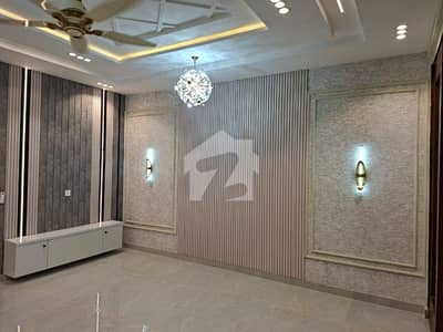 10 Marla VIP House For Sale In Bahria Town Lahore