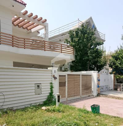 F-10 Prime Location Beautiful Ground Portion For Rent