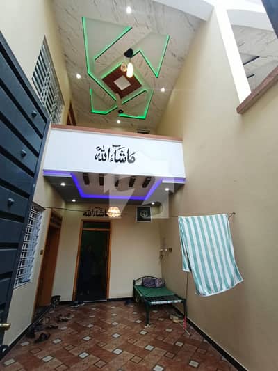 آفیسرز کالونی ایبٹ آباد میں 6 کمروں کا 6 مرلہ مکان 2.7 کروڑ میں برائے فروخت۔