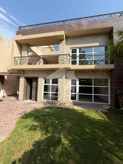 ایف ۔ 7 اسلام آباد میں 5 کمروں کا 1 کنال مکان 8.0 لاکھ میں کرایہ پر دستیاب ہے۔